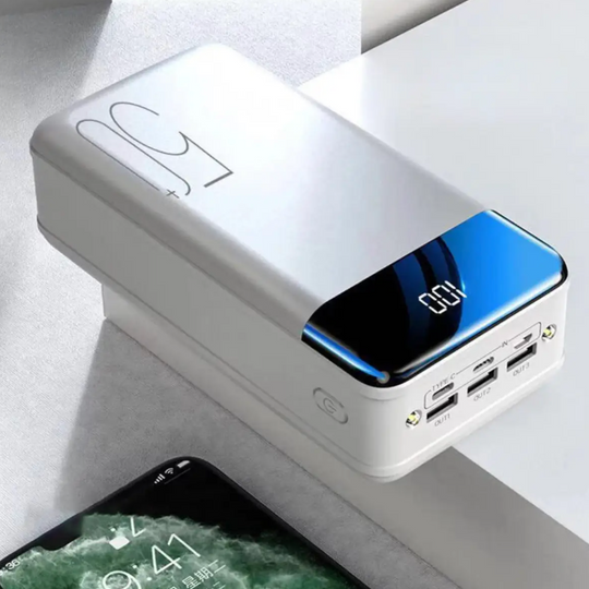 100,000mAhの大容量モバイルバッテリー（急速充電対応） - 旅行や緊急時に役立つポータブル電源ソリューション